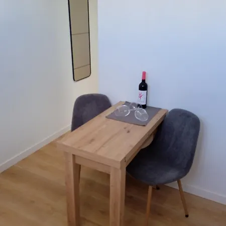 A T Apartment *